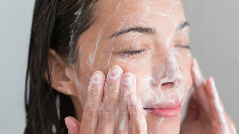 A woman washing her face in Pakistan with the best face wash