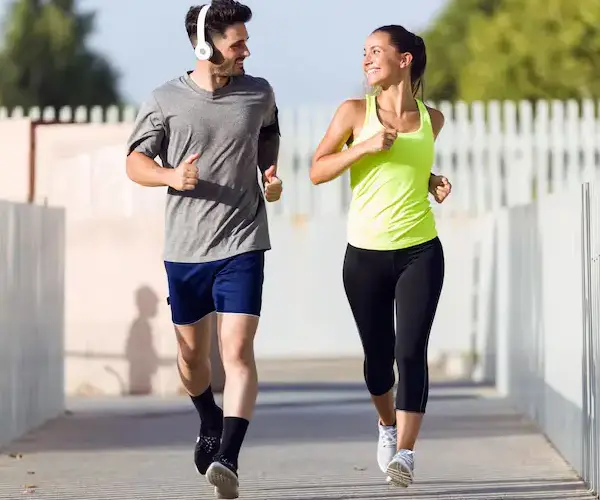 ایک جوڑا فائدے کے لیے دوڑ رہا ہے۔